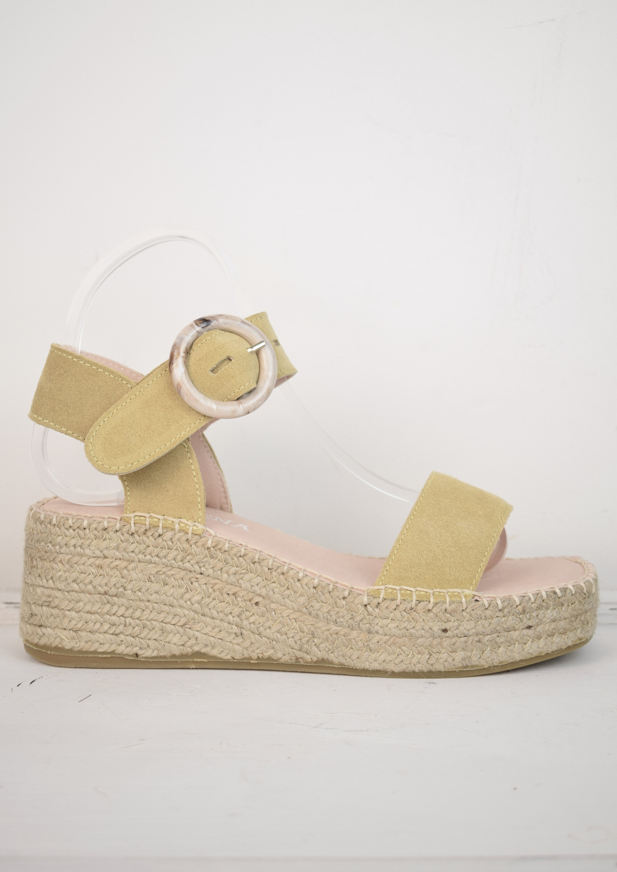 Sand coloured flatfrom sandle with ankle strap and buckle 