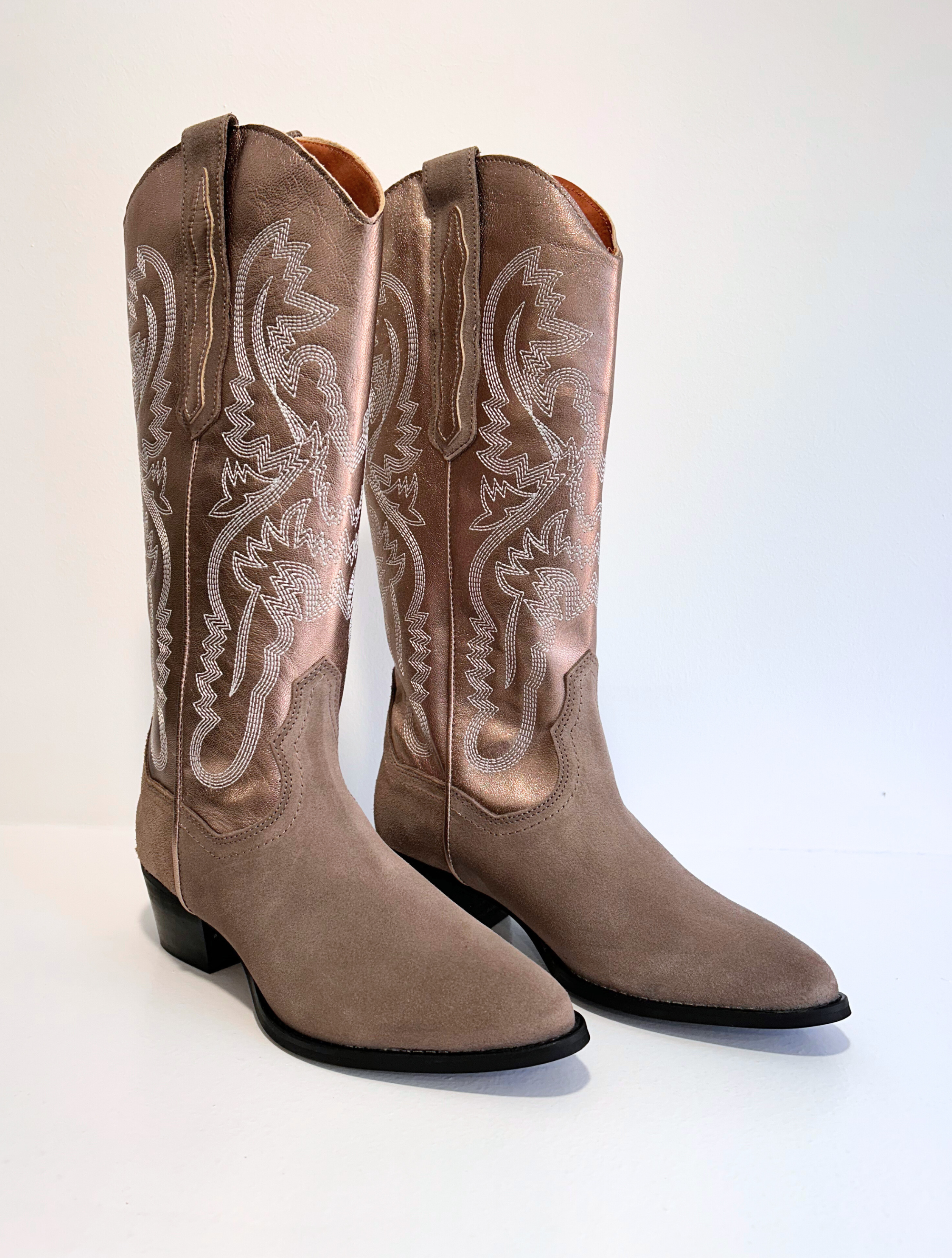Metalic leather and beige suede mid-calf cowboy boot with contrast stitching and black wooden slanted stacked heel