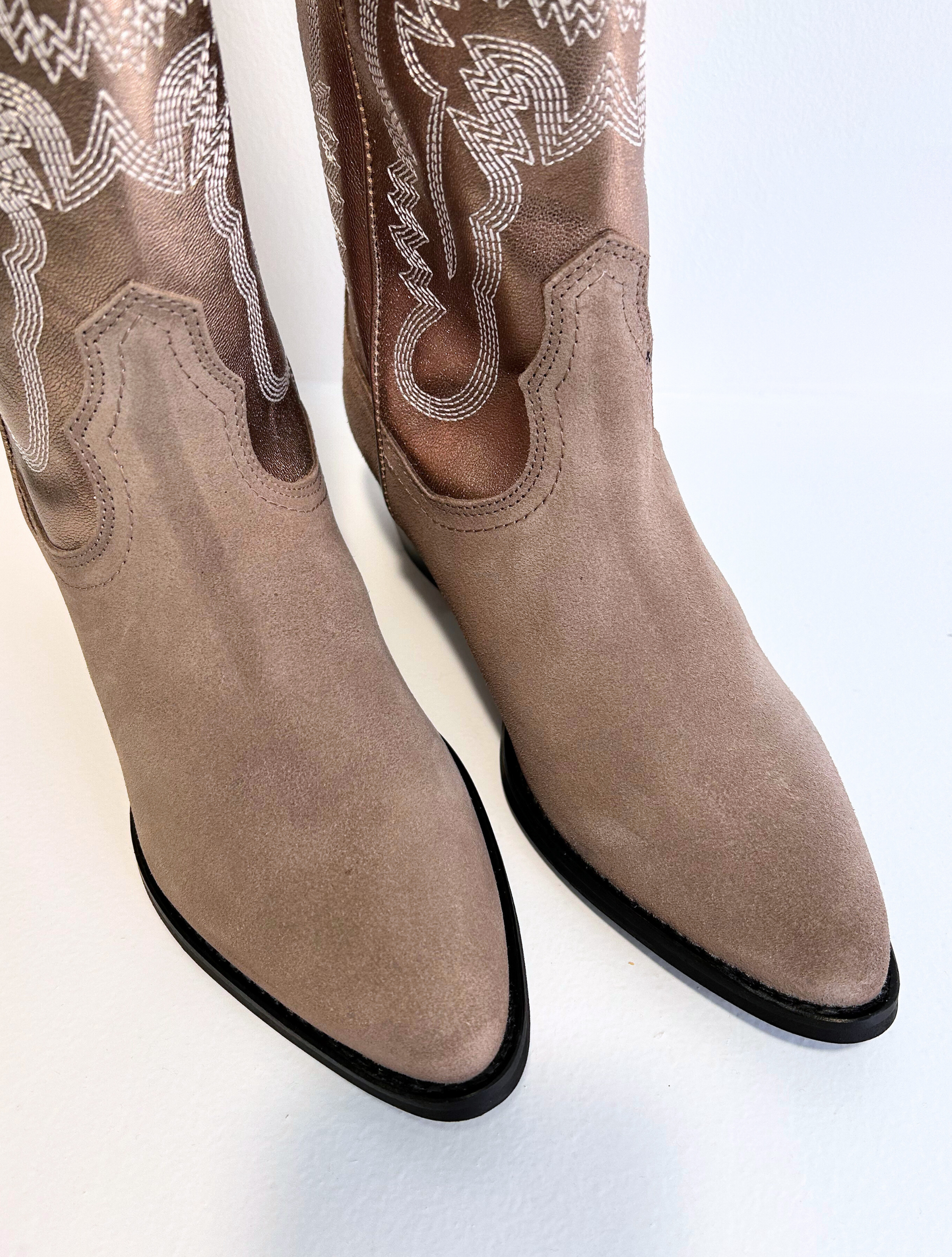 Metalic leather and beige suede mid-calf cowboy boot with contrast stitching and black wooden slanted stacked heel