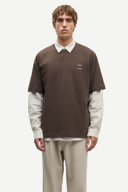 Man wearing a Brown Samsoe Samsoe T shirt over a shirt