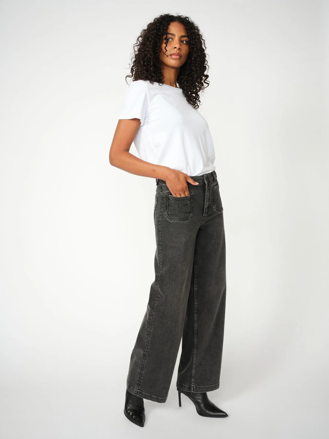wide leg grey jeans with patch pockets from mos mosh  model shot