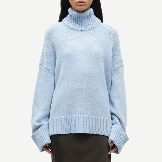 turtleneck heavy knit jumper with ribbed edging and a light blue hue from samsoe samsoe model shot