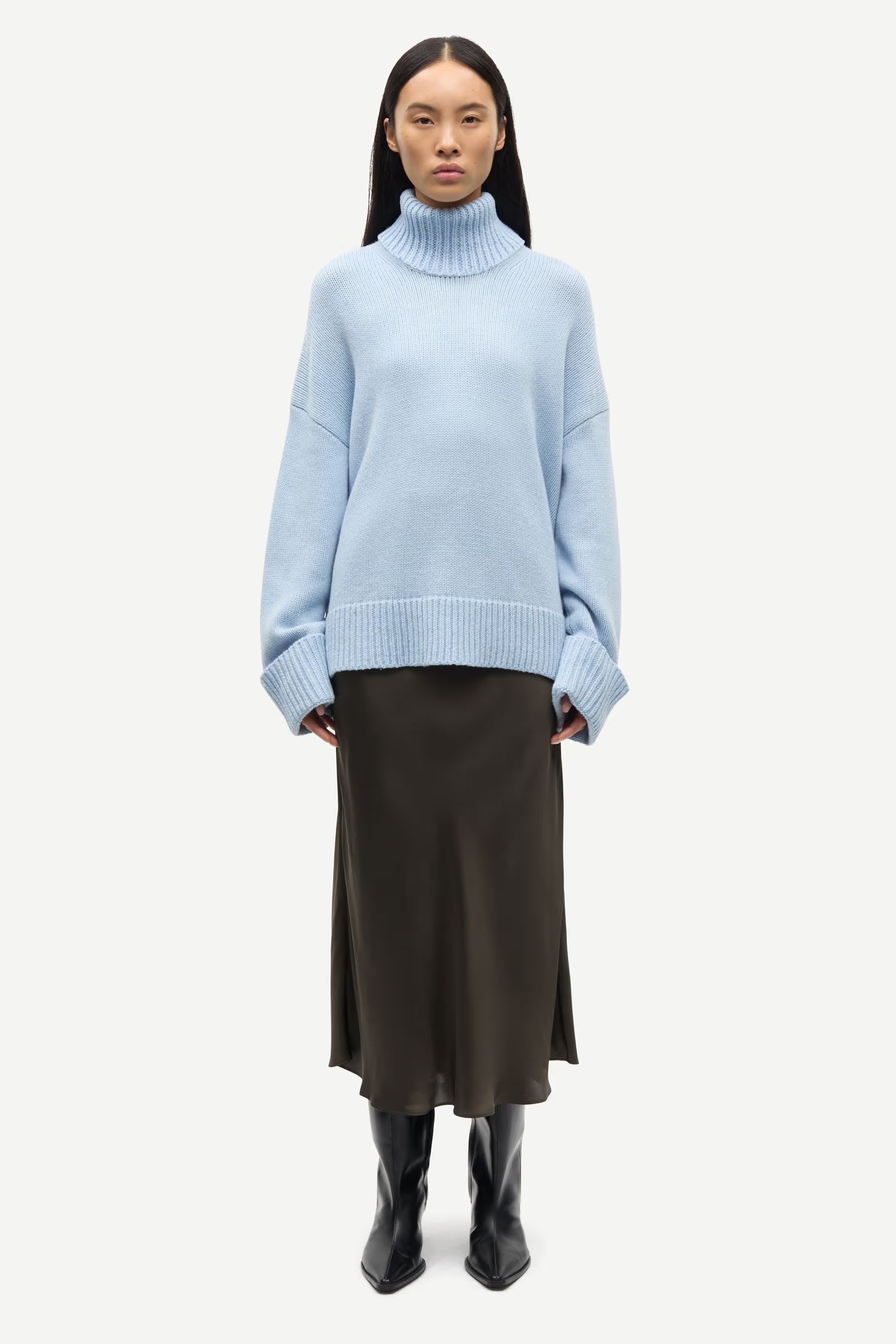 turtleneck heavy knit jumper with ribbed edging and a light blue hue from samsoe samsoe model shot