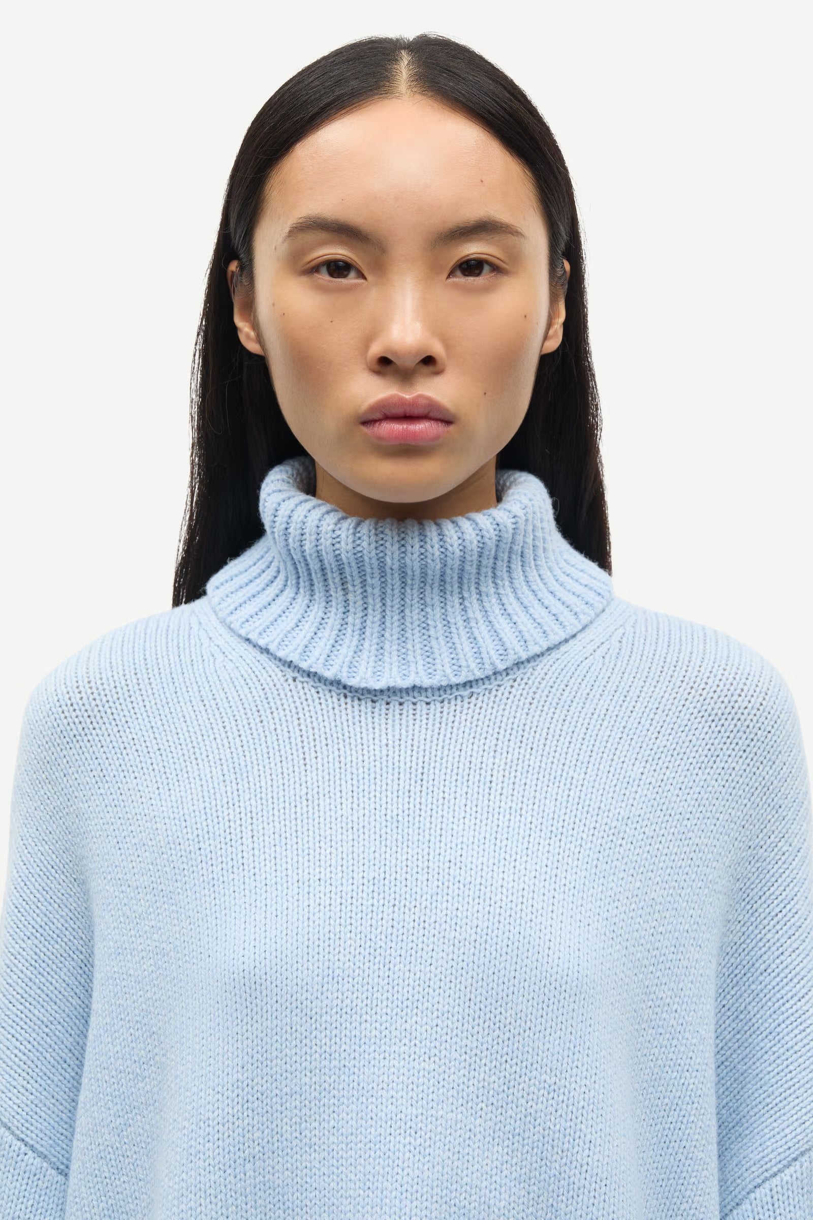 turtleneck heavy knit jumper with ribbed edging and a light blue hue from samsoe samsoe close up