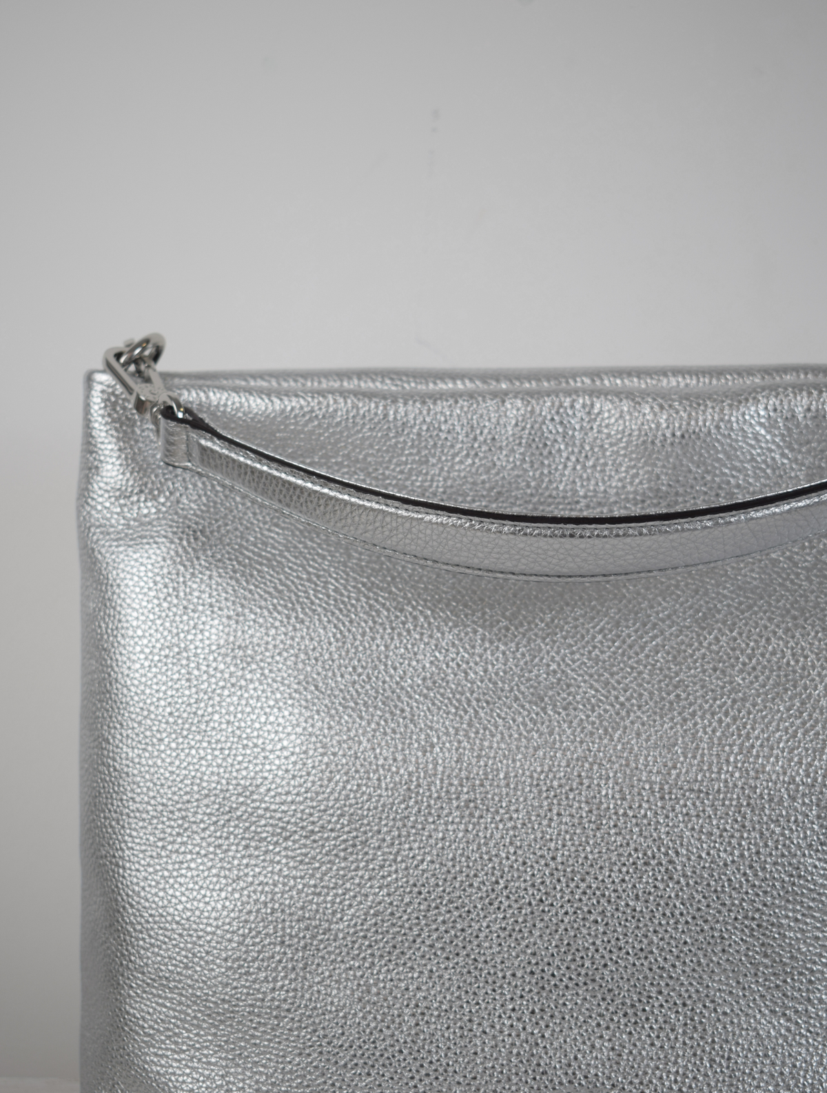 Silver bag with silver strap 