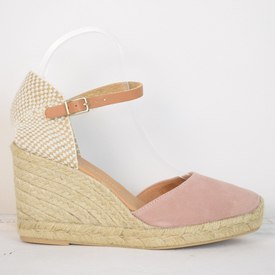  blush coloured wedge sandal with closed toe