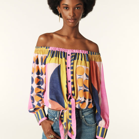 Off the shoulder Geometric print shirt with a tie detail at the hem