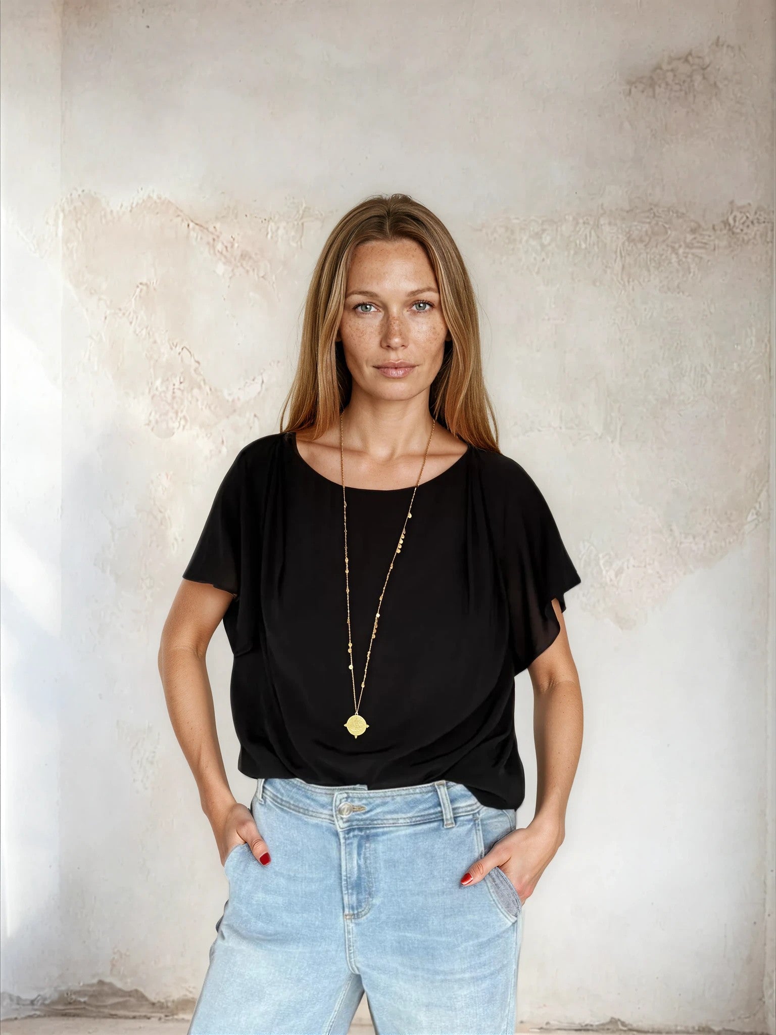 Black flutter sleeve top from Sirens worn with blue denim 