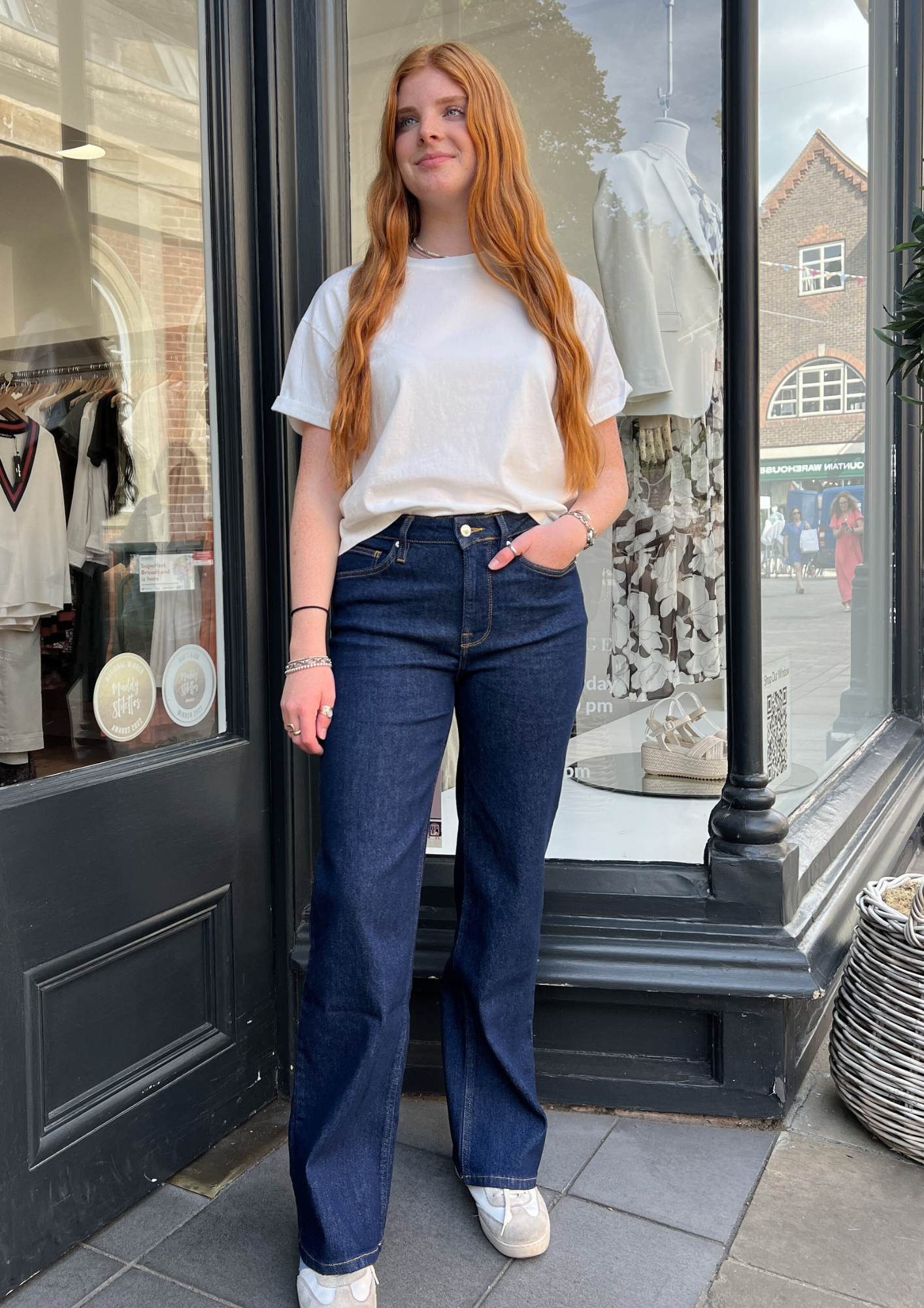 Dark navy jeans with a white top 