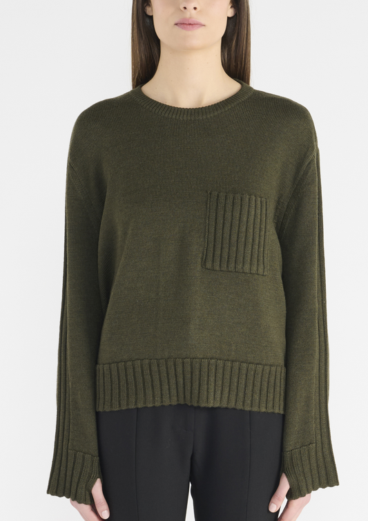 Dark green jumper with round neck, with chest patch pocket and ribbed hem and cuffs. Close up.