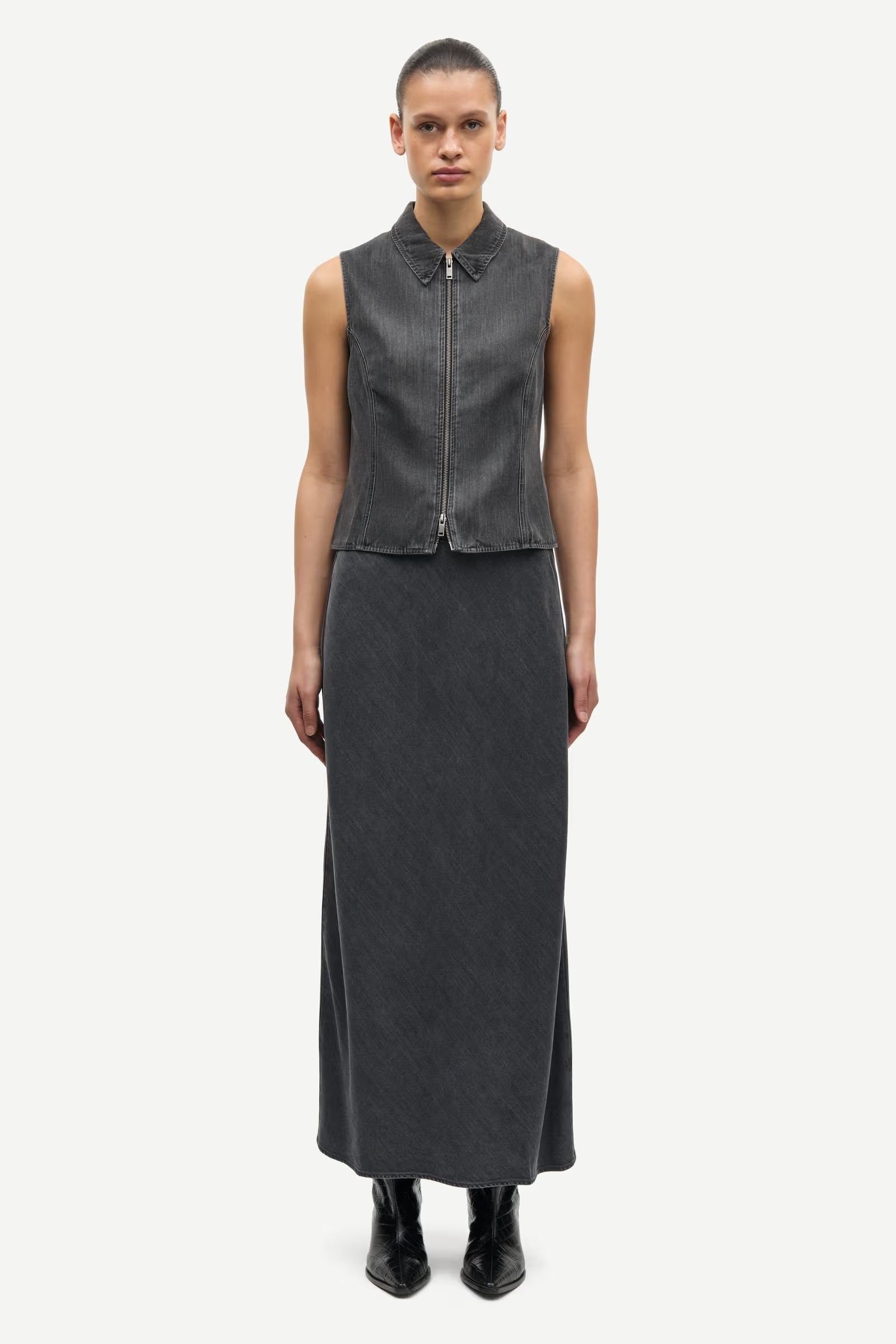 mid length grey skirt with elasticated waist and tie from samsoe samsoe model shot