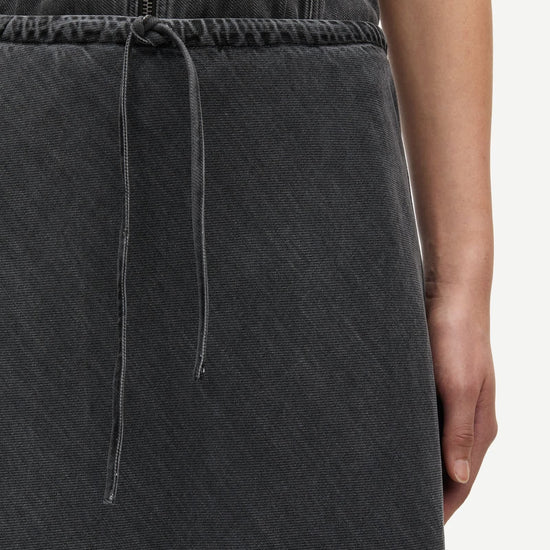 mid length grey skirt with elasticated waist and tie from samsoe samsoe close up