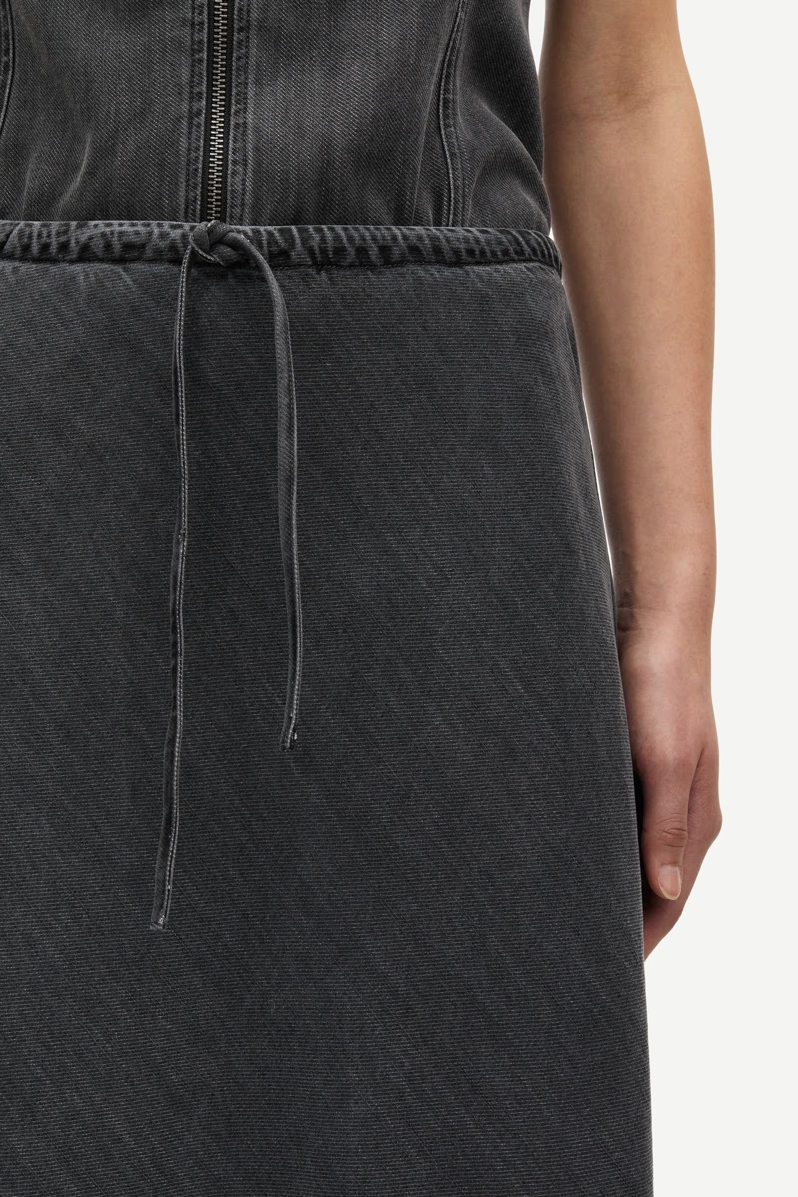 mid length grey skirt with elasticated waist and tie from samsoe samsoe close up