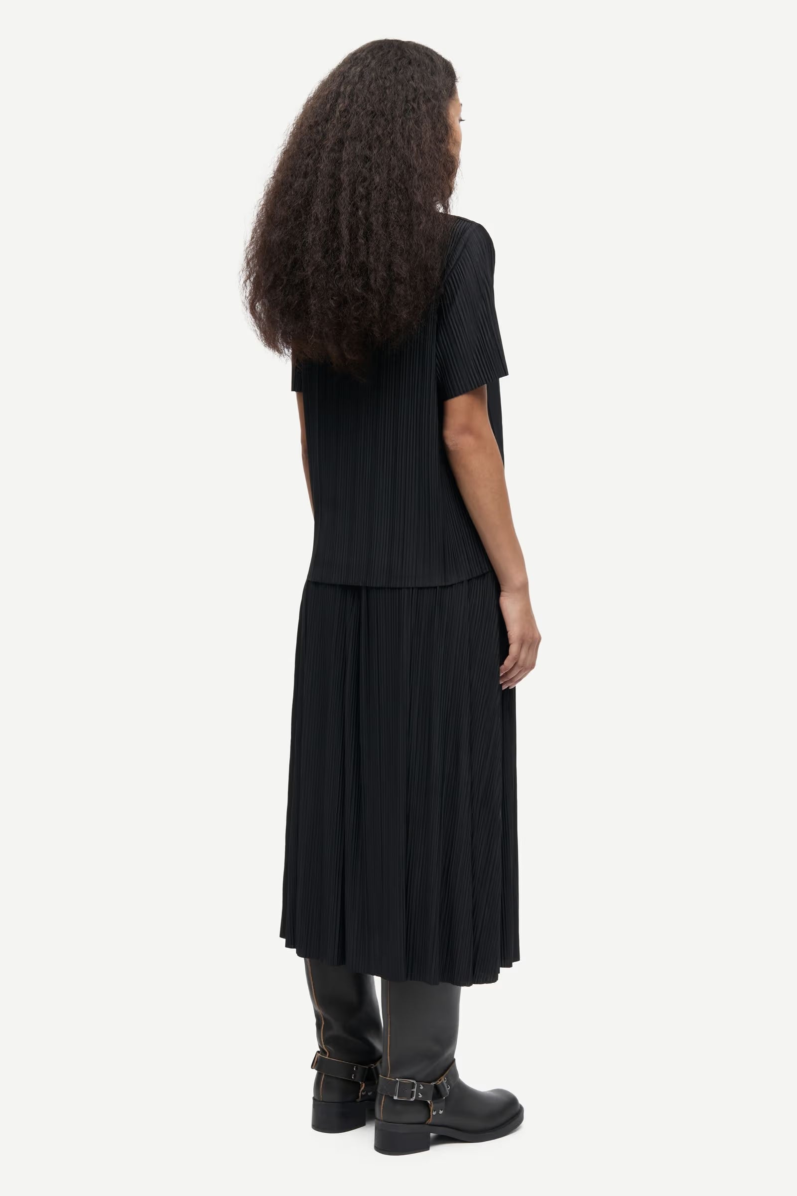 short sleeve pleated black top with round neck from samsoe samsoe rear view