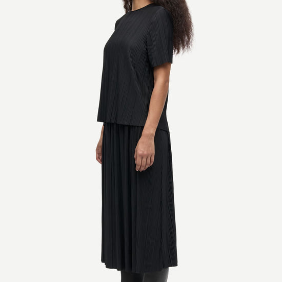 short sleeve pleated black top with round neck from samsoe samsoe side view