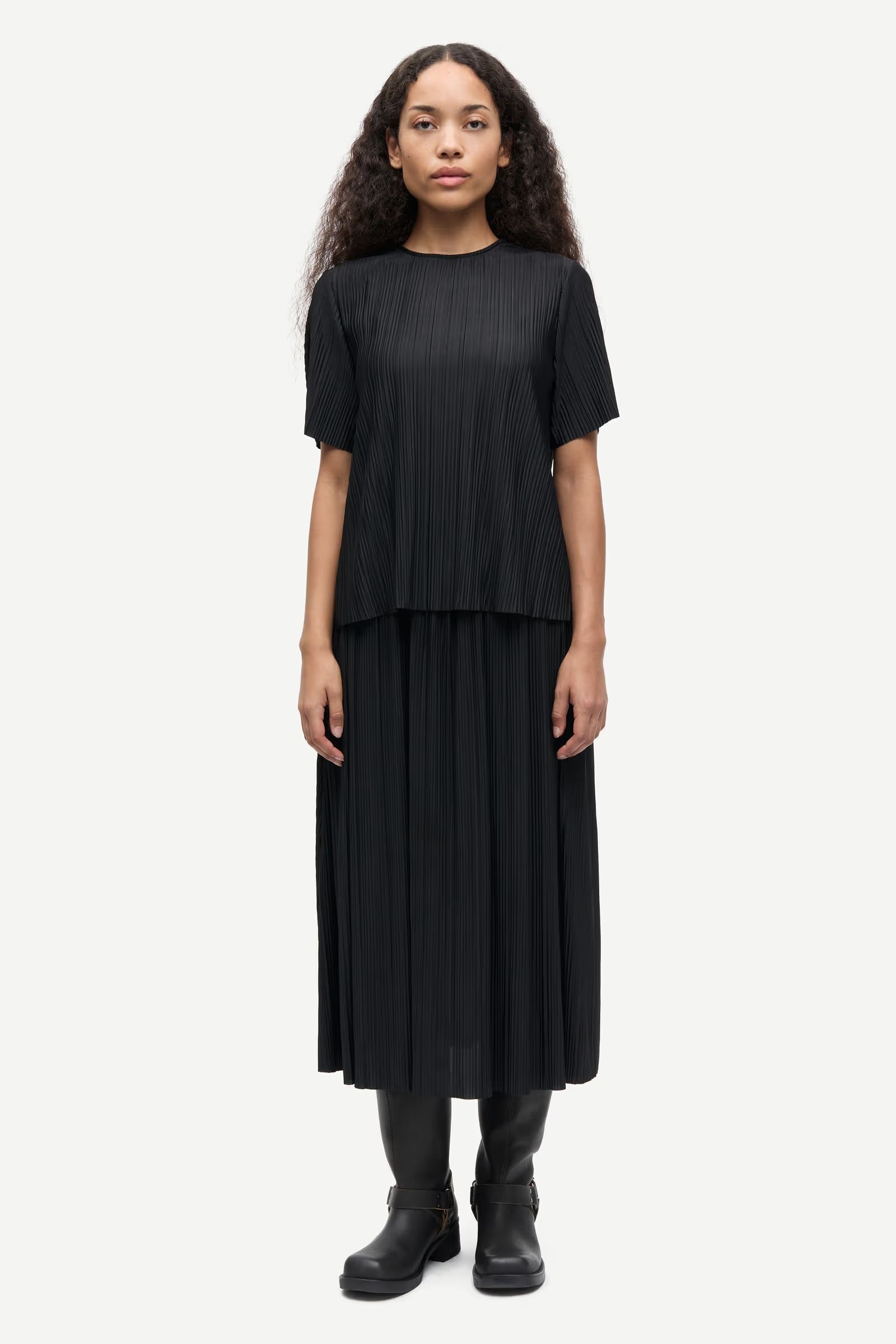short sleeve pleated black top with round neck from samsoe samsoe model shot