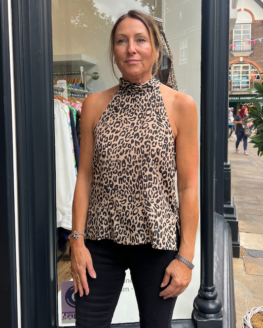 High neck leopard print top with no sleeves 