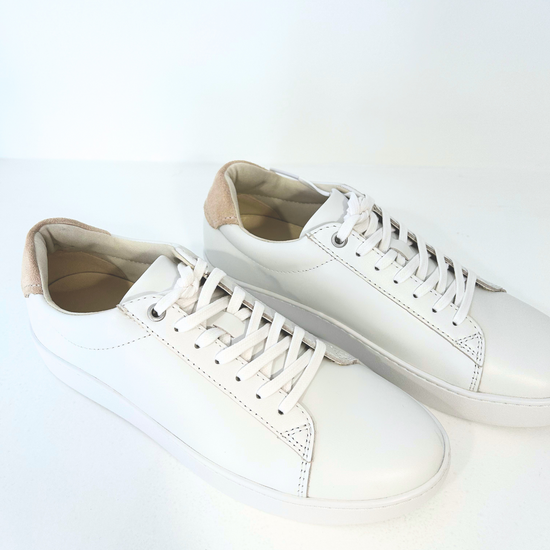 White leather trainer Contrast heel tab Leather upper Rubber sole 5526-001-01