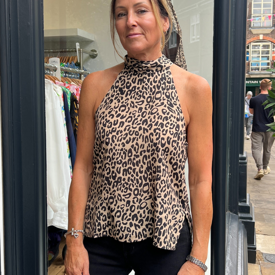 High neck leopard print top with no sleeves 