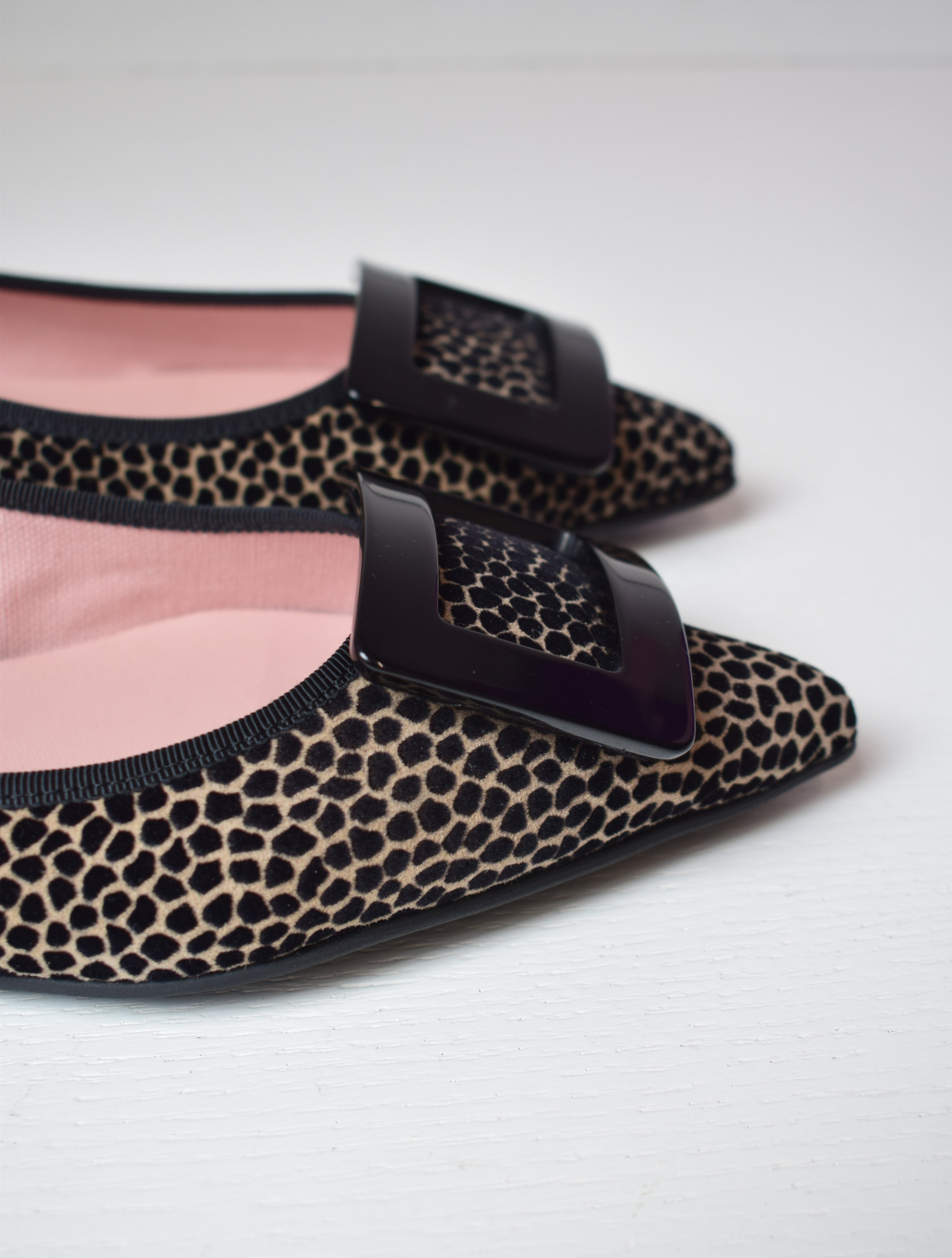 Cheetah print textured fabric ballet shoes with pointed toe