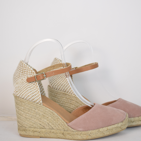  blush coloured wedge sandal with closed toe