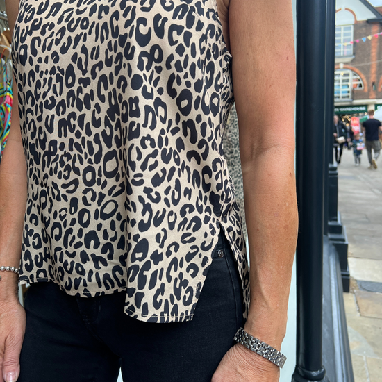 High neck leopard print top with no sleeves 