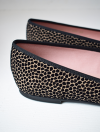 Cheetah print textured fabric ballet shoes with pointed toe