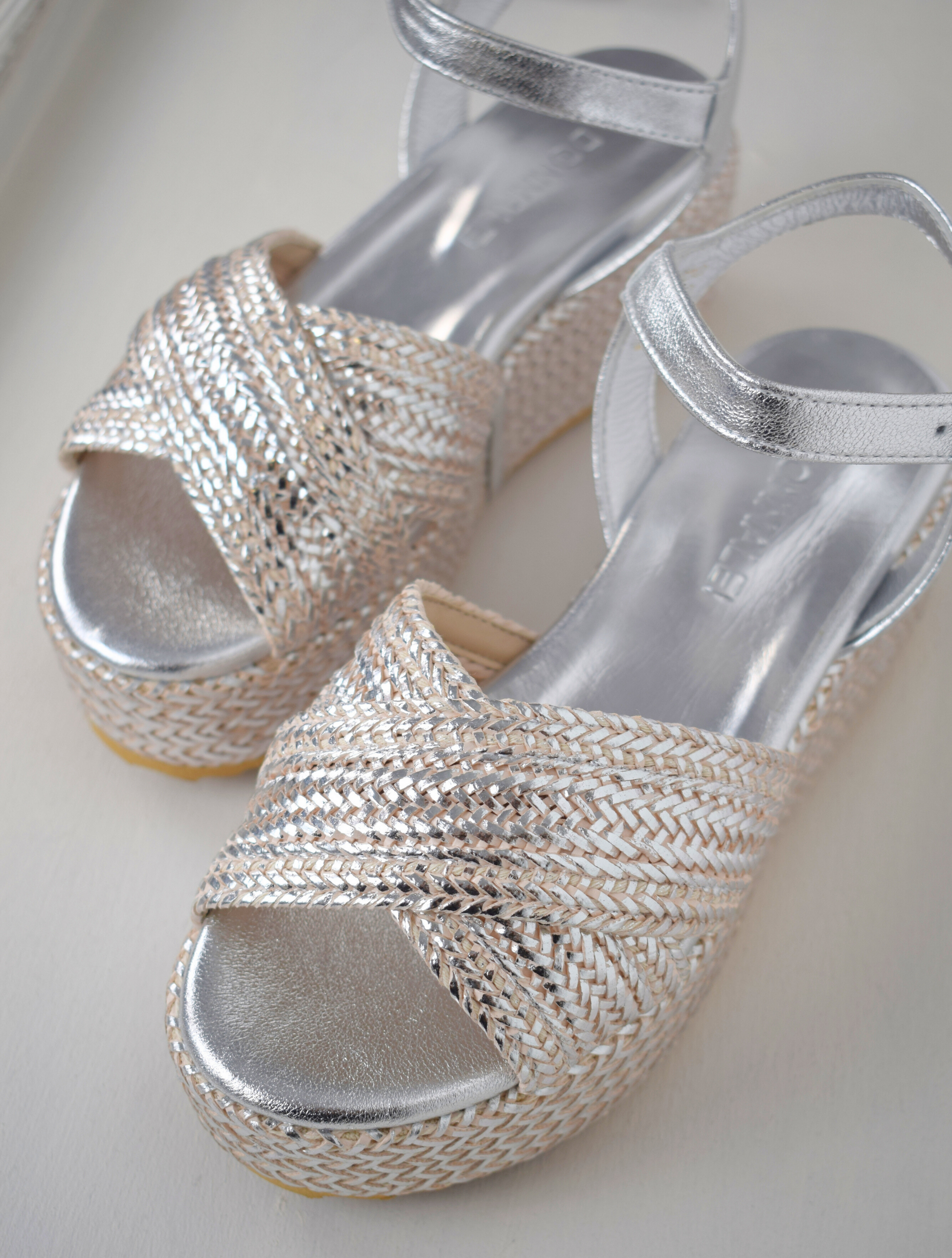 Silver raffia flatform sandals