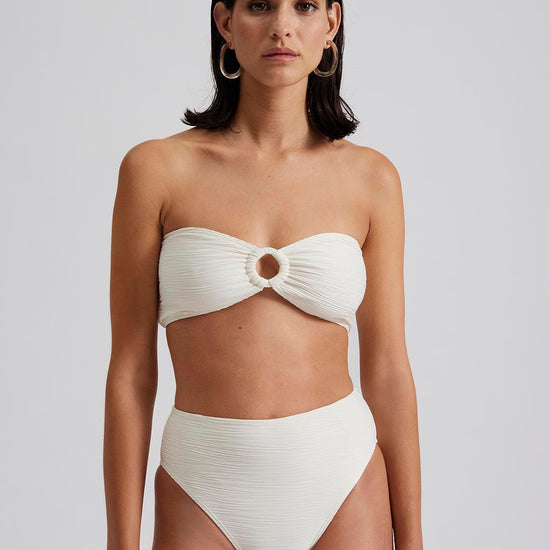 Front ring detailed bandeu bikini top