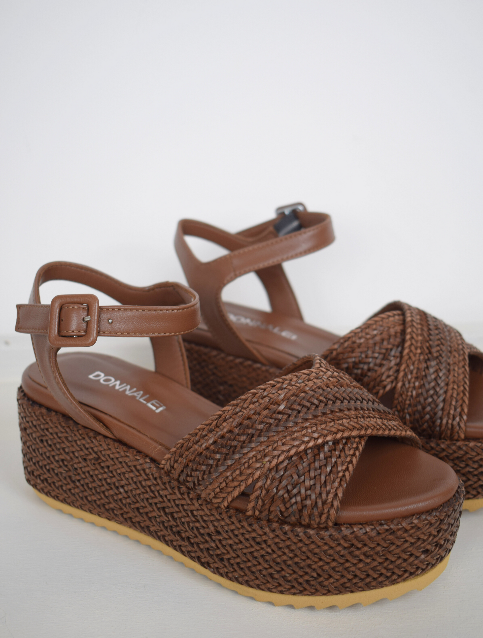 Tan raffia sandle