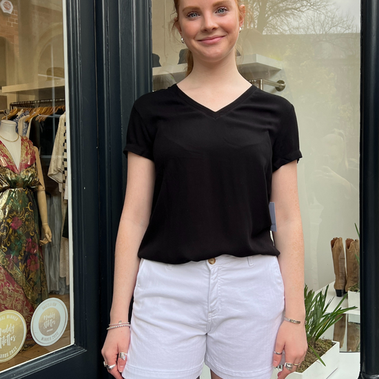 White tailored shorts with herringbone fabric