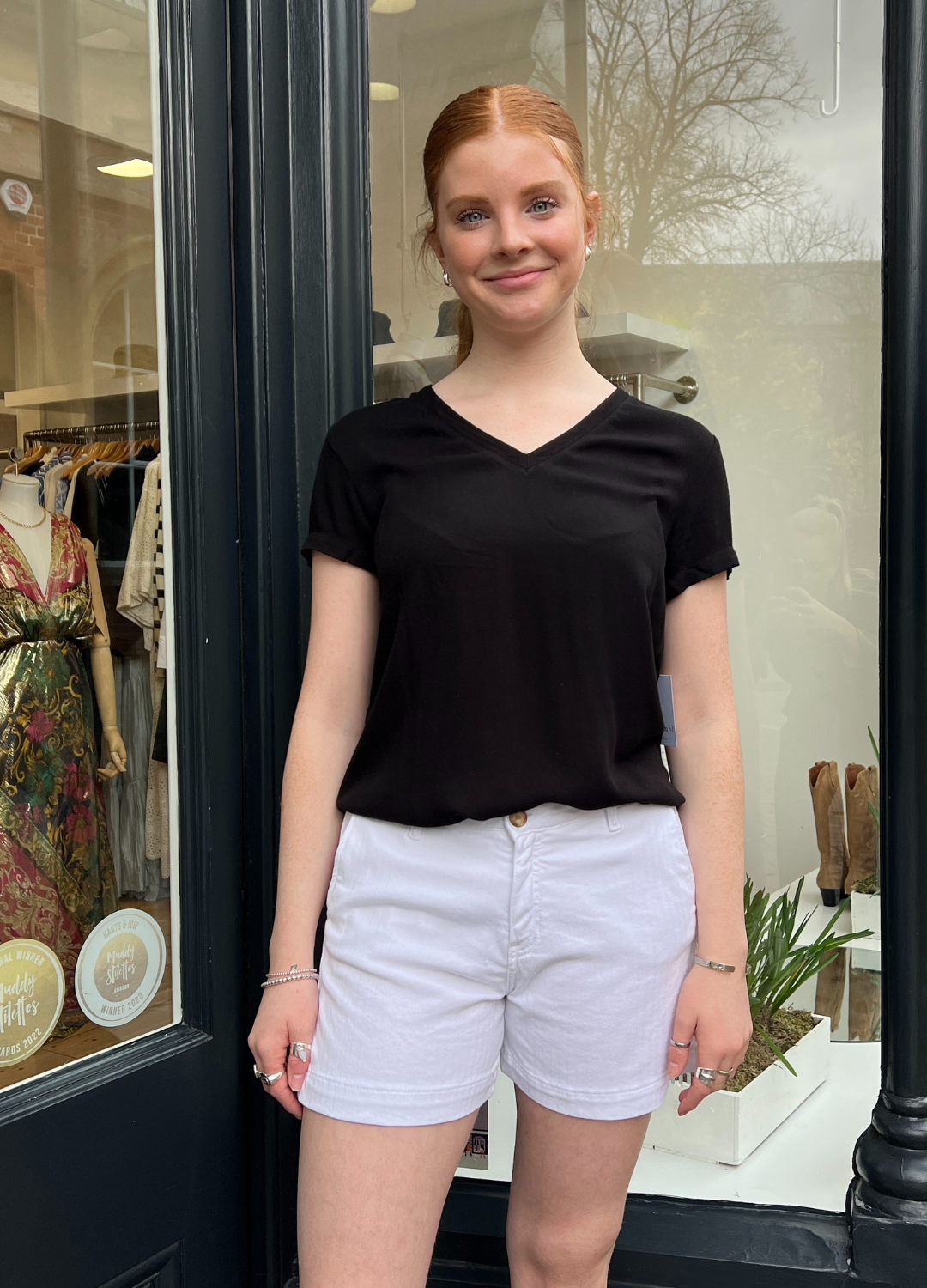 White tailored shorts with herringbone fabric