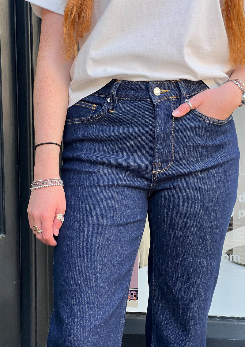 Dark navy jeans with a white top 