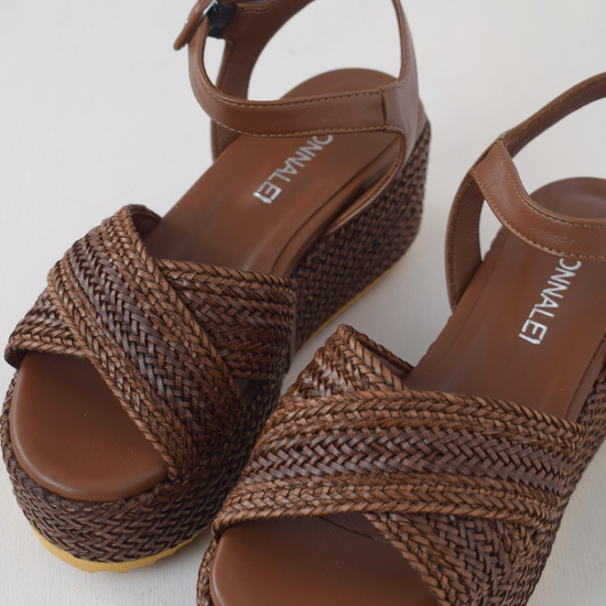 Tan raffia sandle