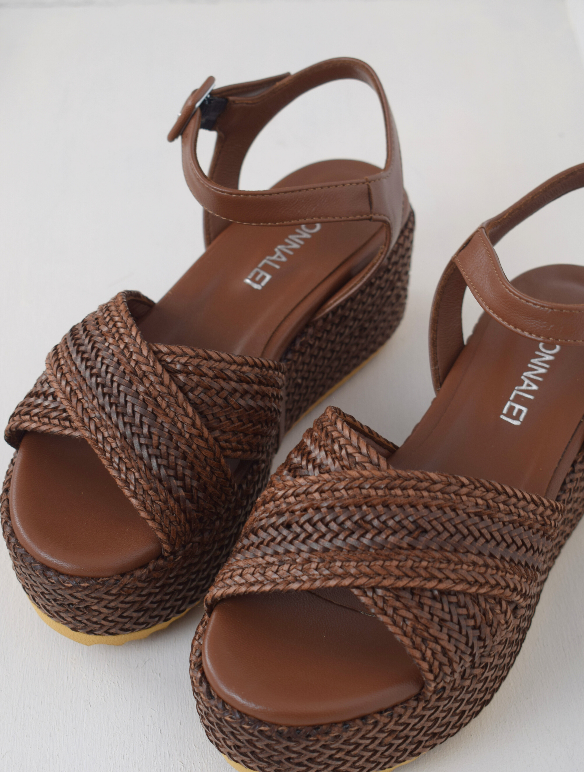 Tan raffia sandle