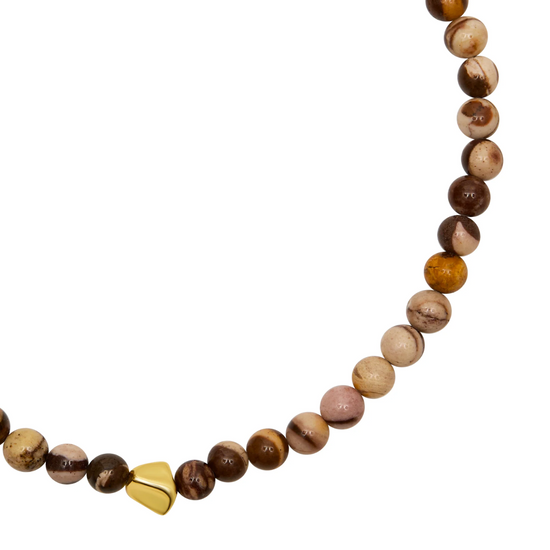 light brown multi beaded choker with lobster clasp and central gold nugget close up