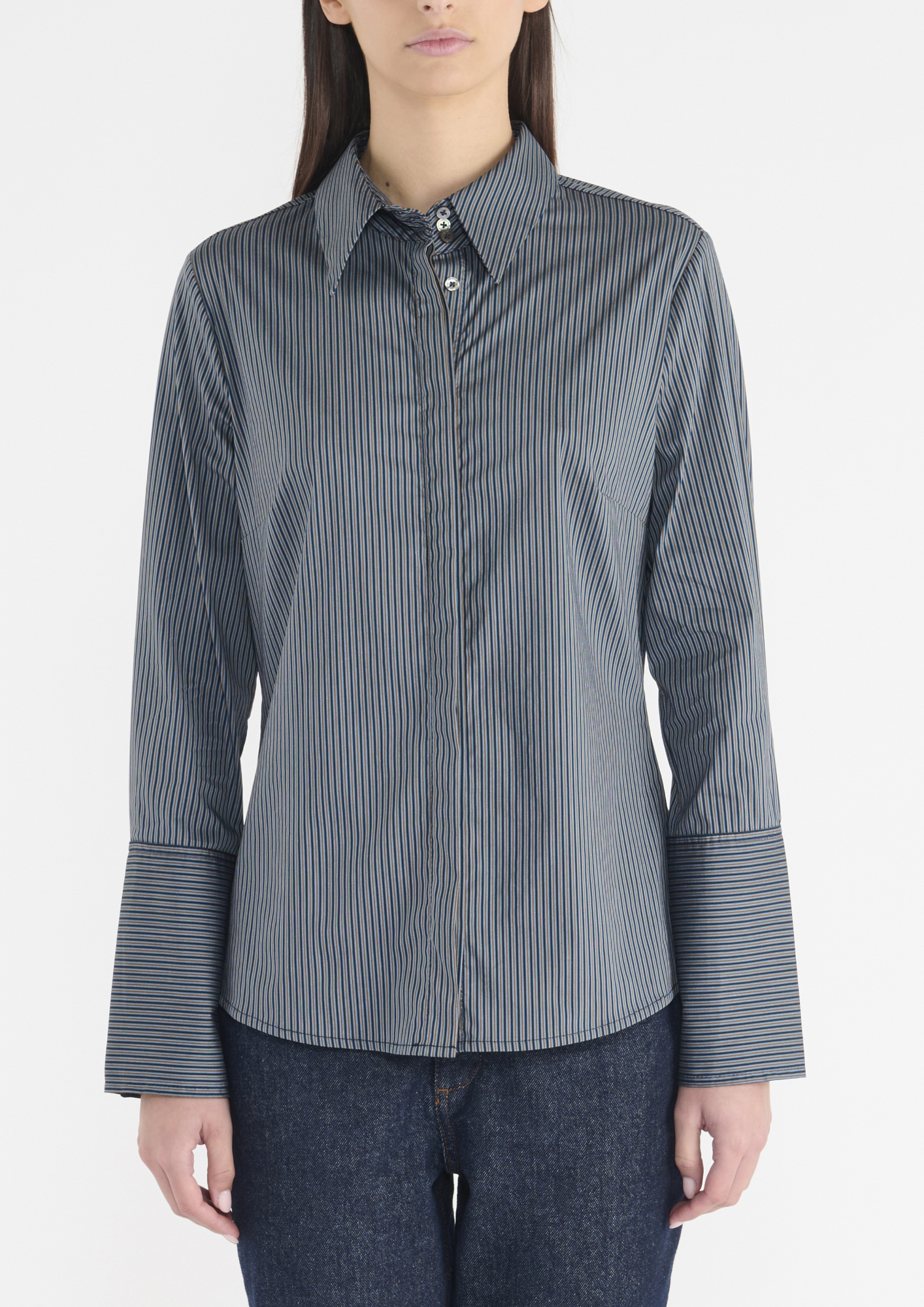 Classic shirt design with a collar, large cuff and concealed placket. Dark blue colours. 