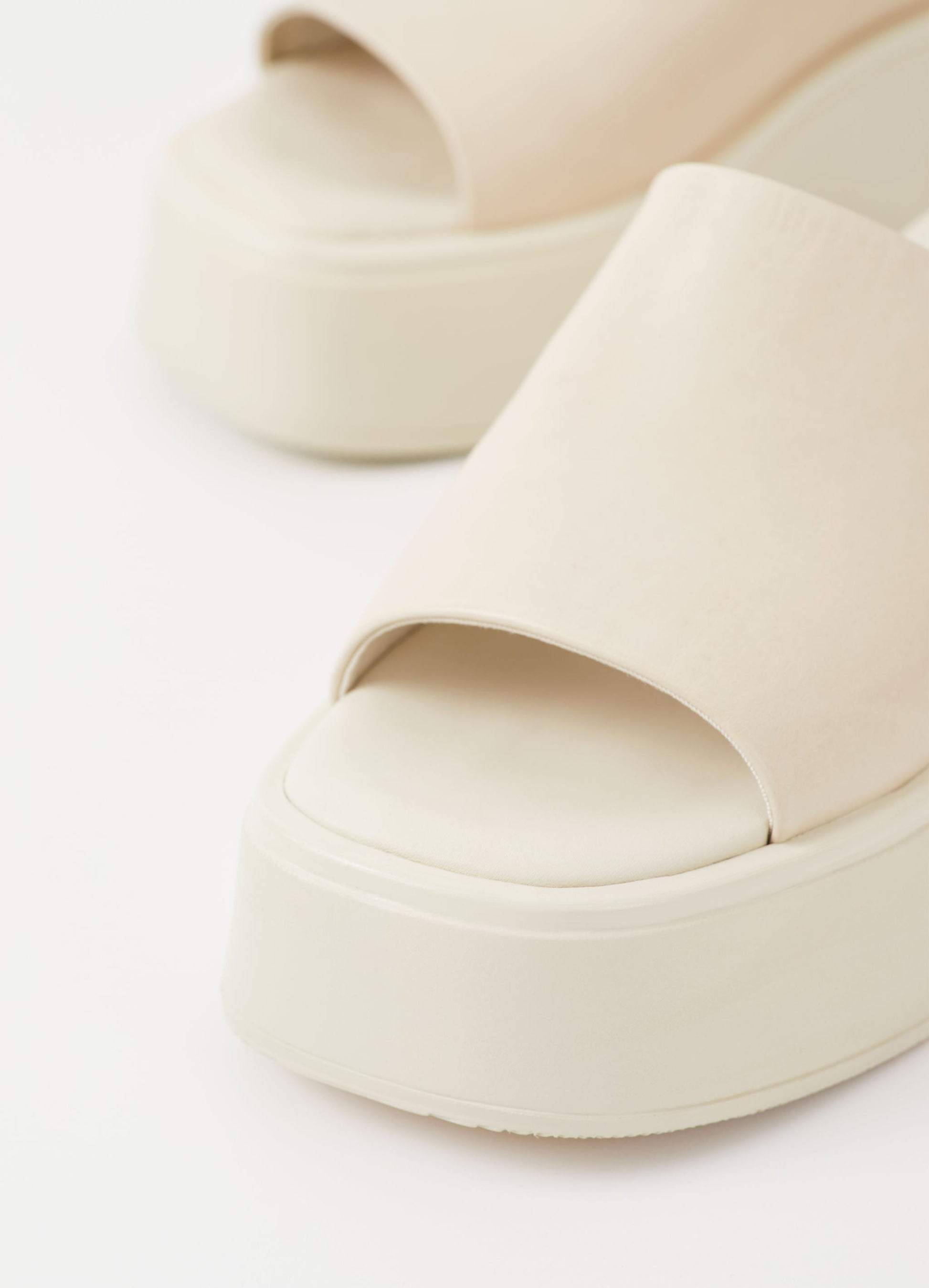 Cream chunky flatform leather slider