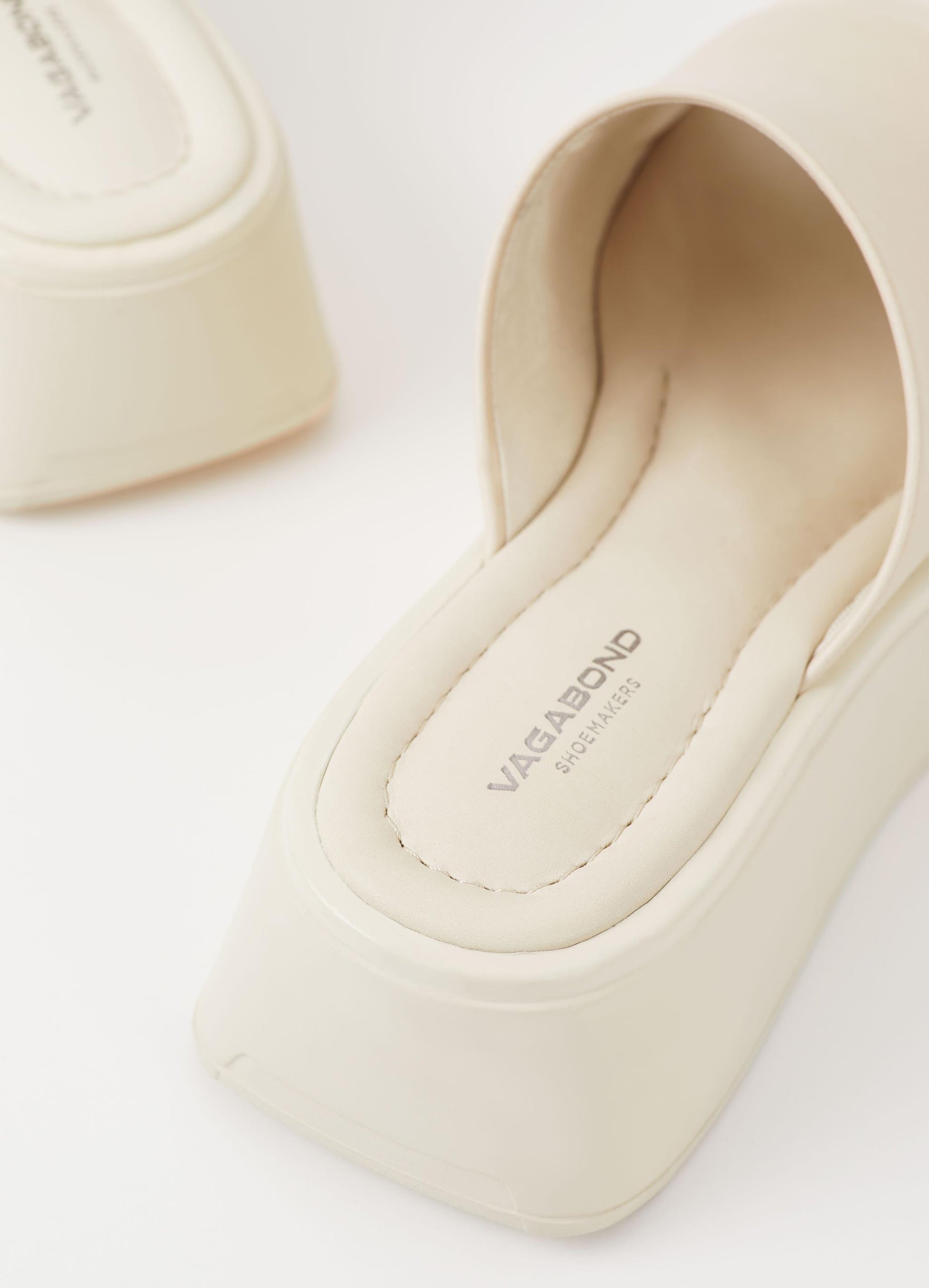 Cream chunky flatform leather slider