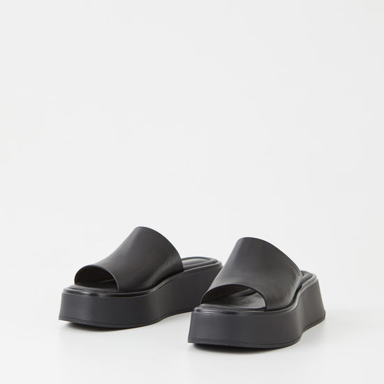 Black slider with a flat form rubber sole front view