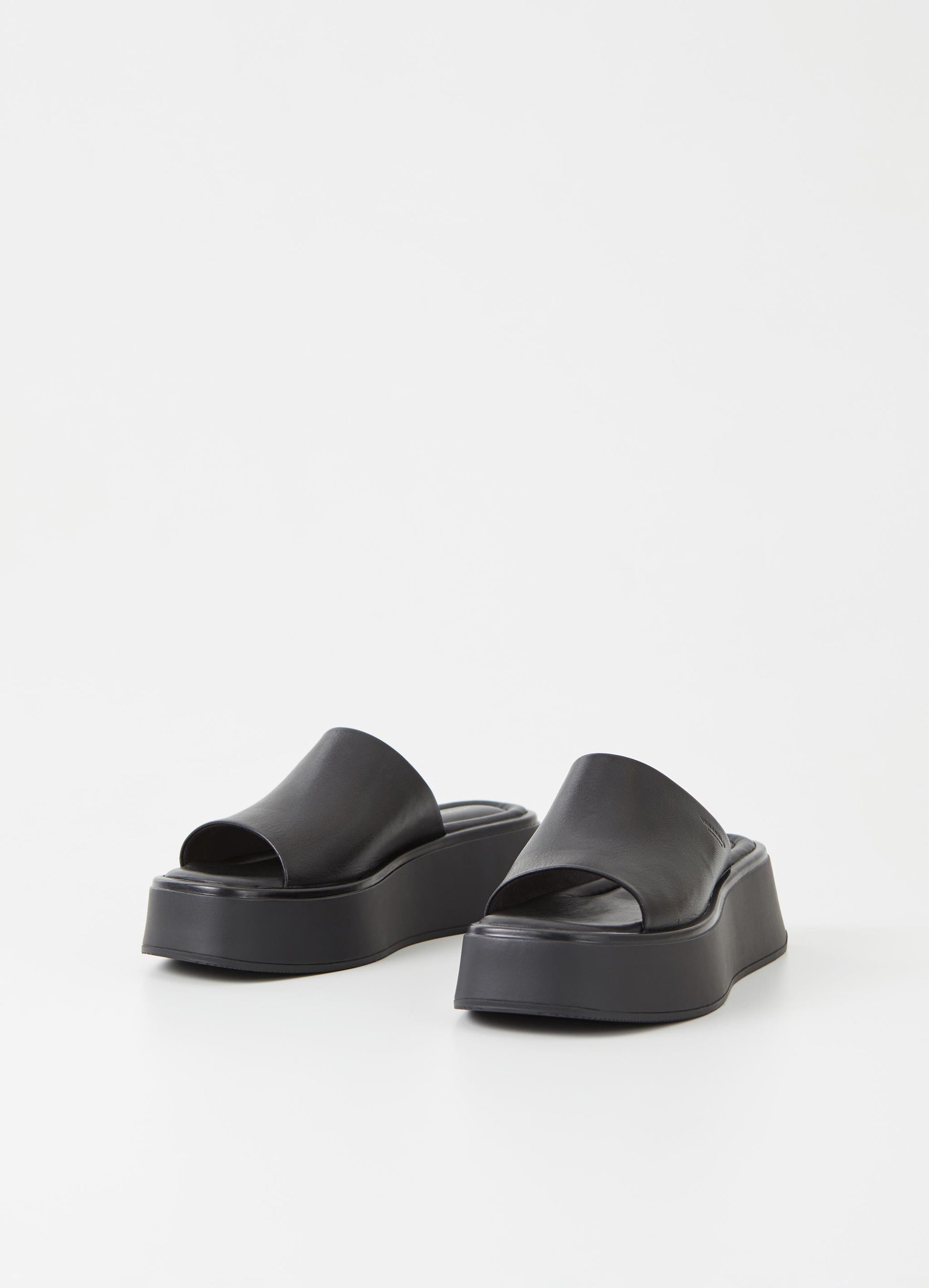 Black slider with a flat form rubber sole front view