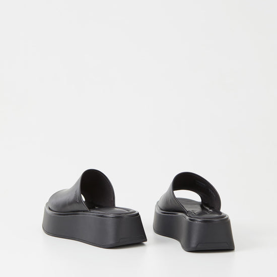 Black slider with a flat form rubber sole rear view