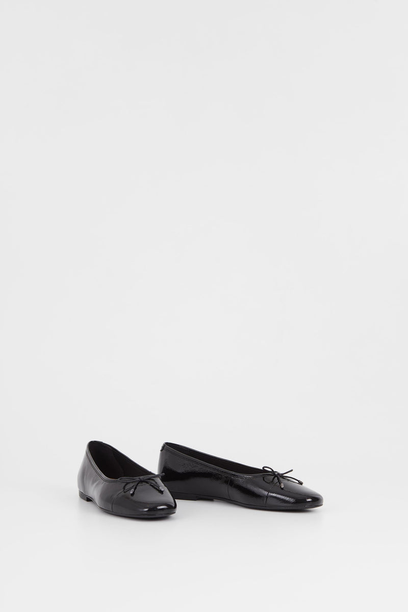 Patent black ballet shoe