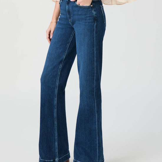 Blue jeansworn with open toe sandal