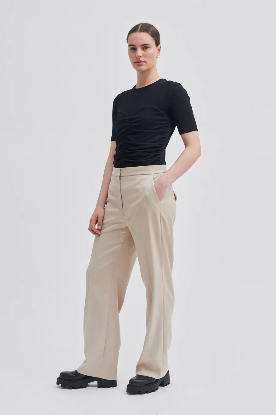 Beige straight leg trousers with flat front and zip fastening