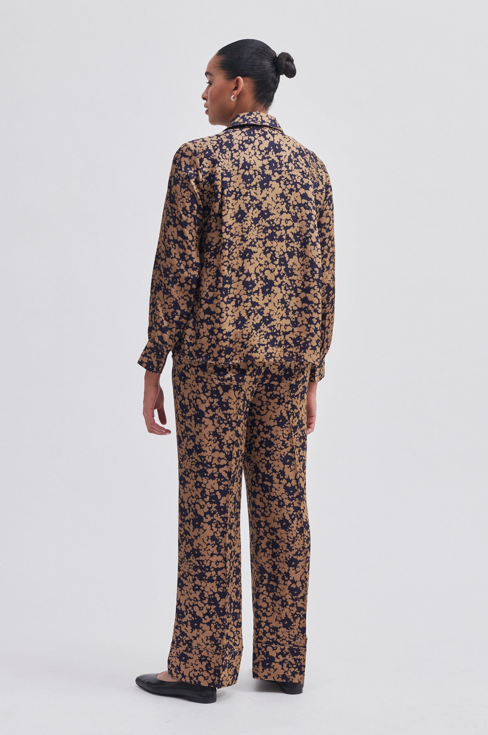 Navy and bronze floral print wide leg trousers with side slant pockets 