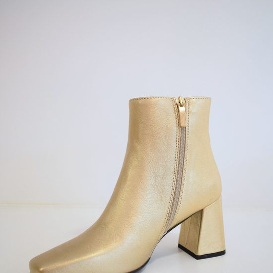 Gold ankle boot with block heel and inside zip fastening