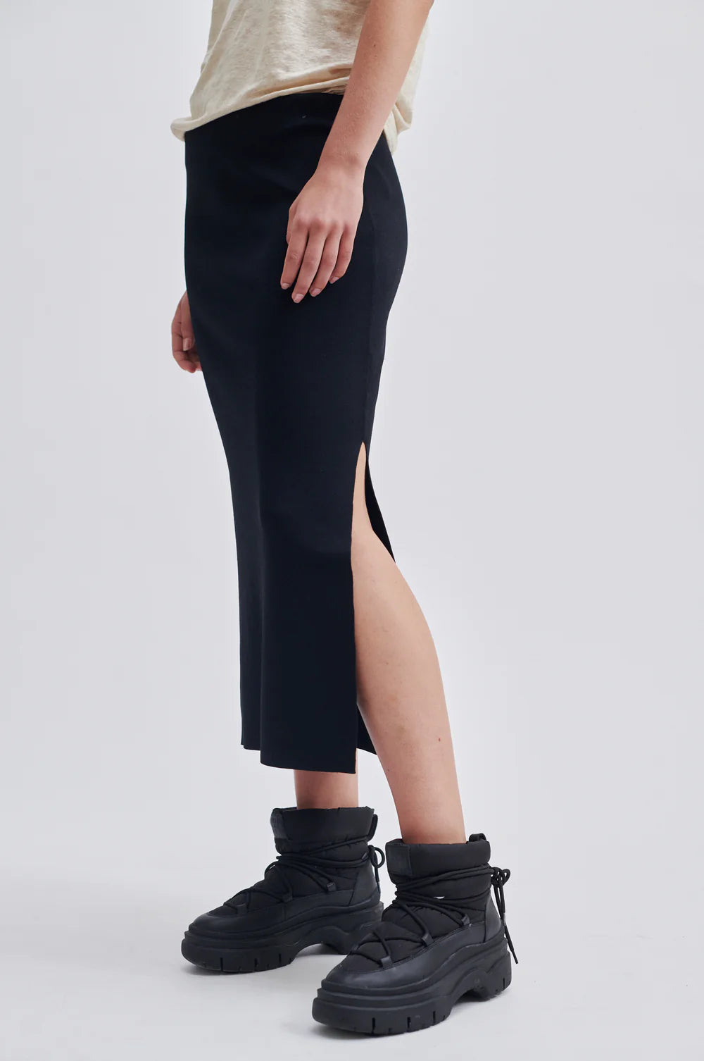 Black ribbed midi skirt