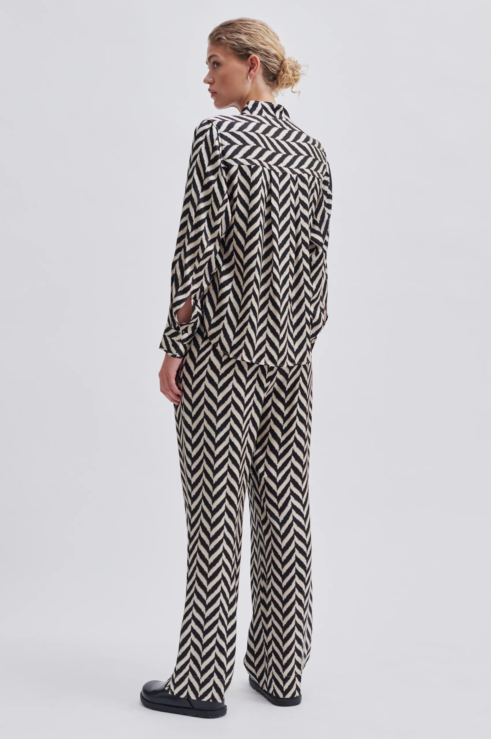 Wide leg trousers in a black and cream chevron print