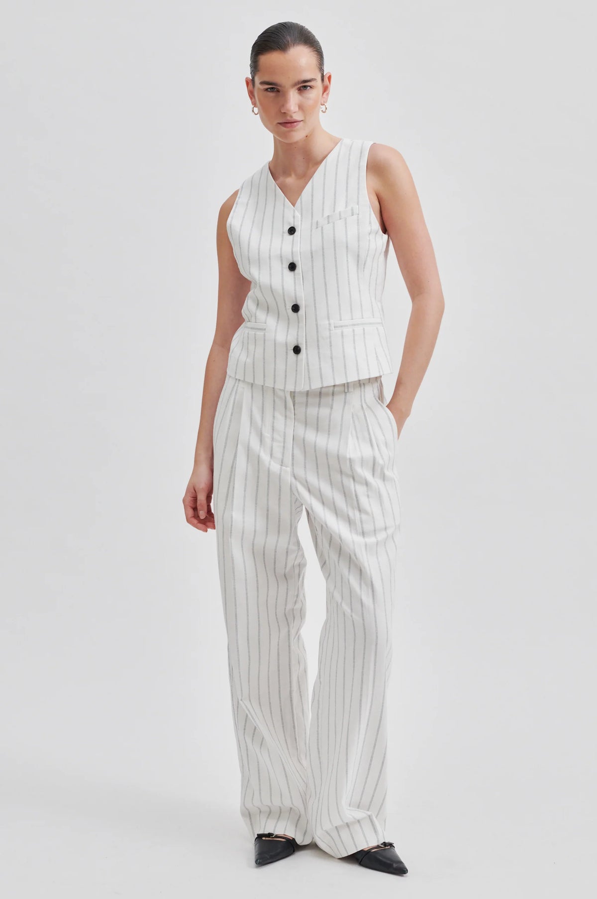 Straight to wide leg trousers in ecru with contrast pinstripe pleated fronts side pockets and elasticated back waist panel